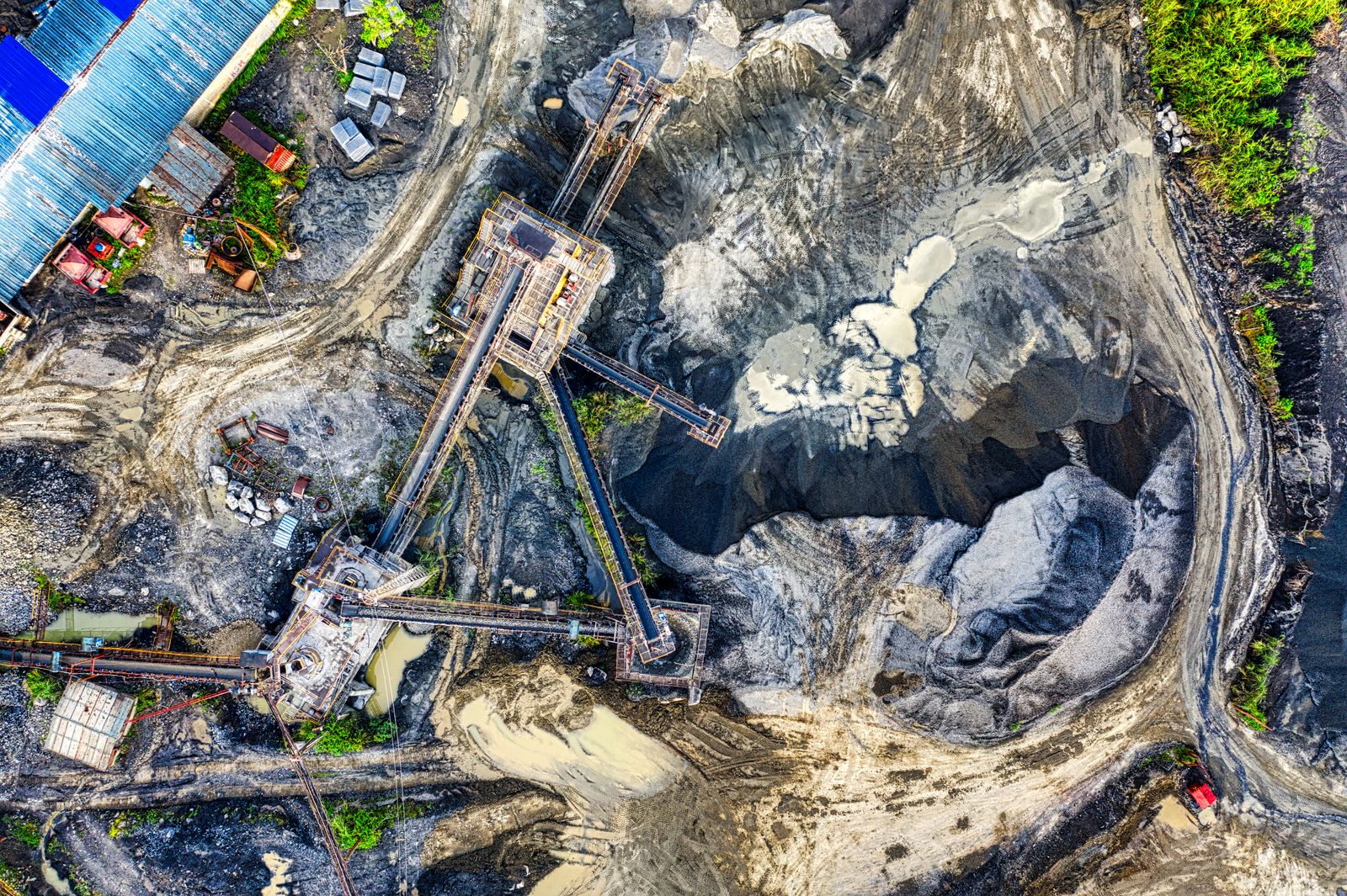 Surface mining site with heavy equipment